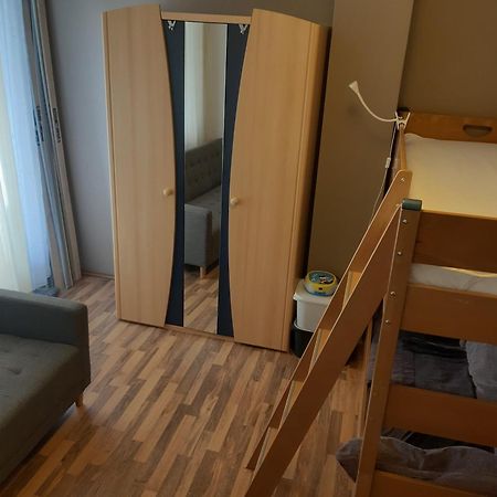 Prague Apartment In Most Near Golf Club, Aqua-Hipo-Autodrom In 莫斯特 外观 照片