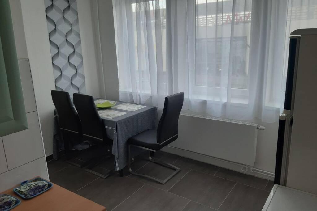Prague Apartment In Most Near Golf Club, Aqua-Hipo-Autodrom In 莫斯特 外观 照片