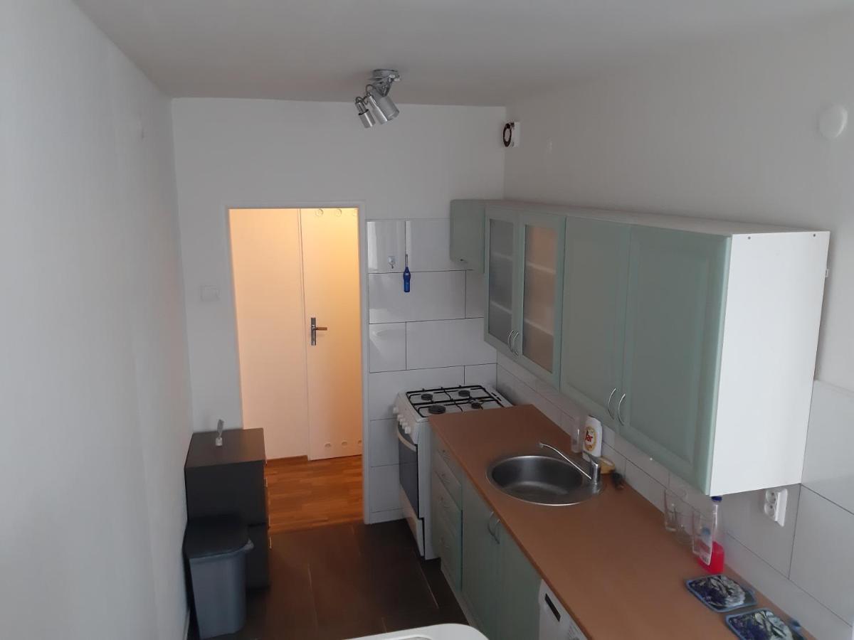 Prague Apartment In Most Near Golf Club, Aqua-Hipo-Autodrom In 莫斯特 外观 照片